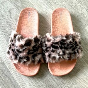 Old navy slides girls size 1-2